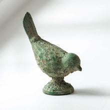 Charger l&#39;image dans la galerie, Cast iron bird in antique green

